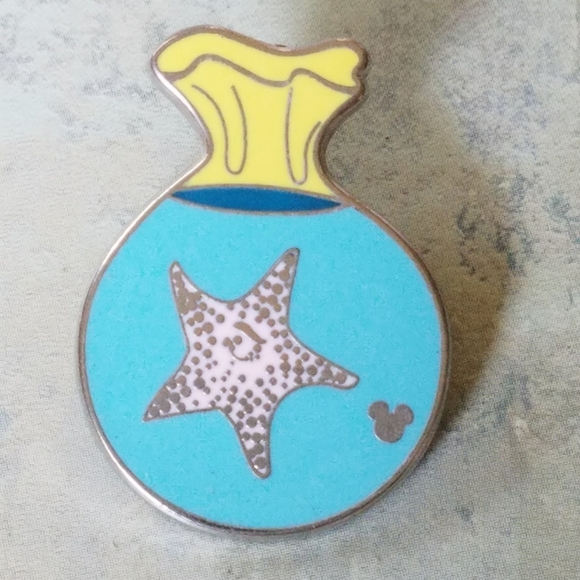Hidden Mickey Disney pin Starfish - Picture 1 of 2